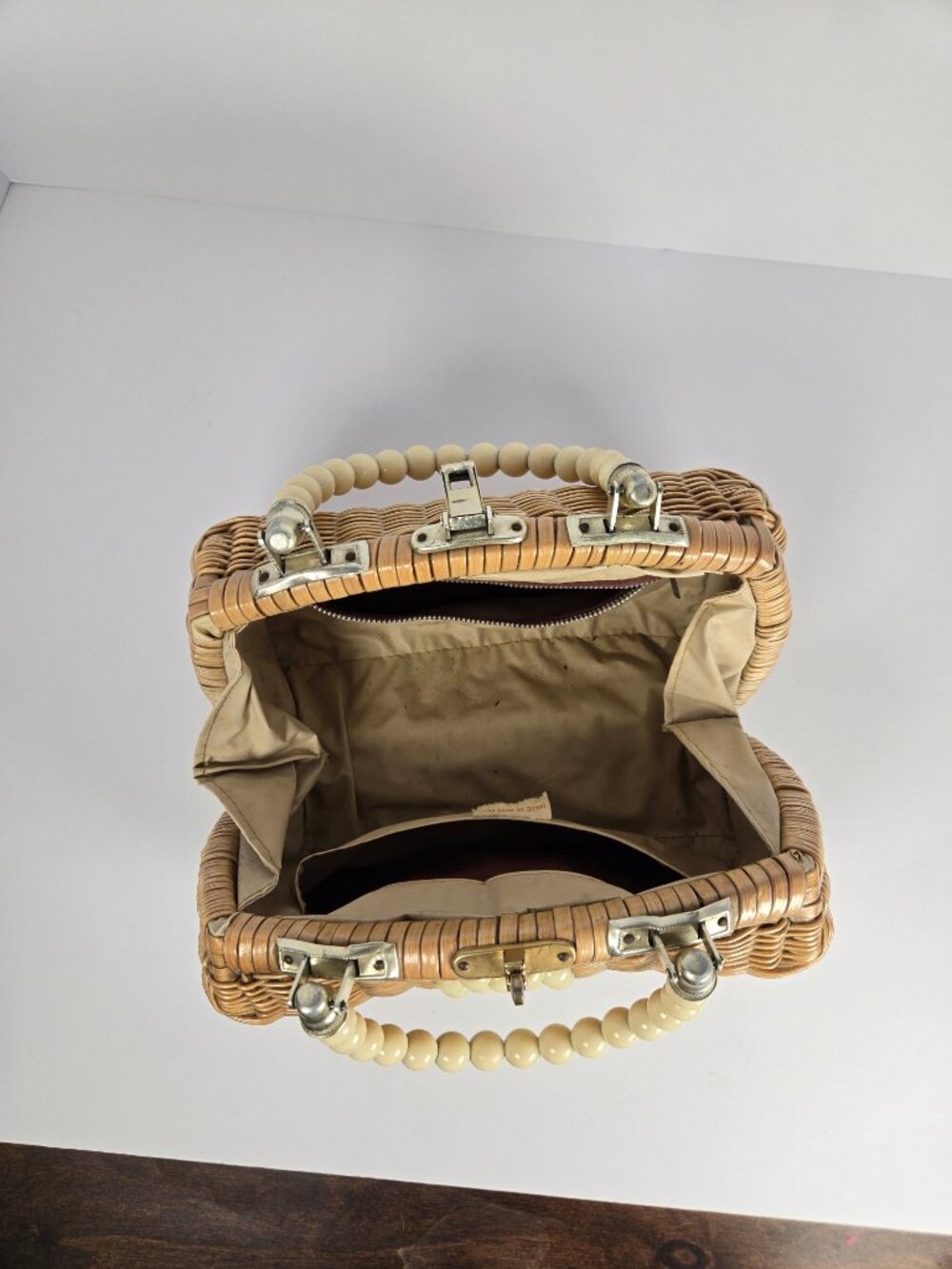 Vintage 1950s White Wicker Box Purse Marbleized Milk White Lucite Handle MCM - Picture 4 of 4